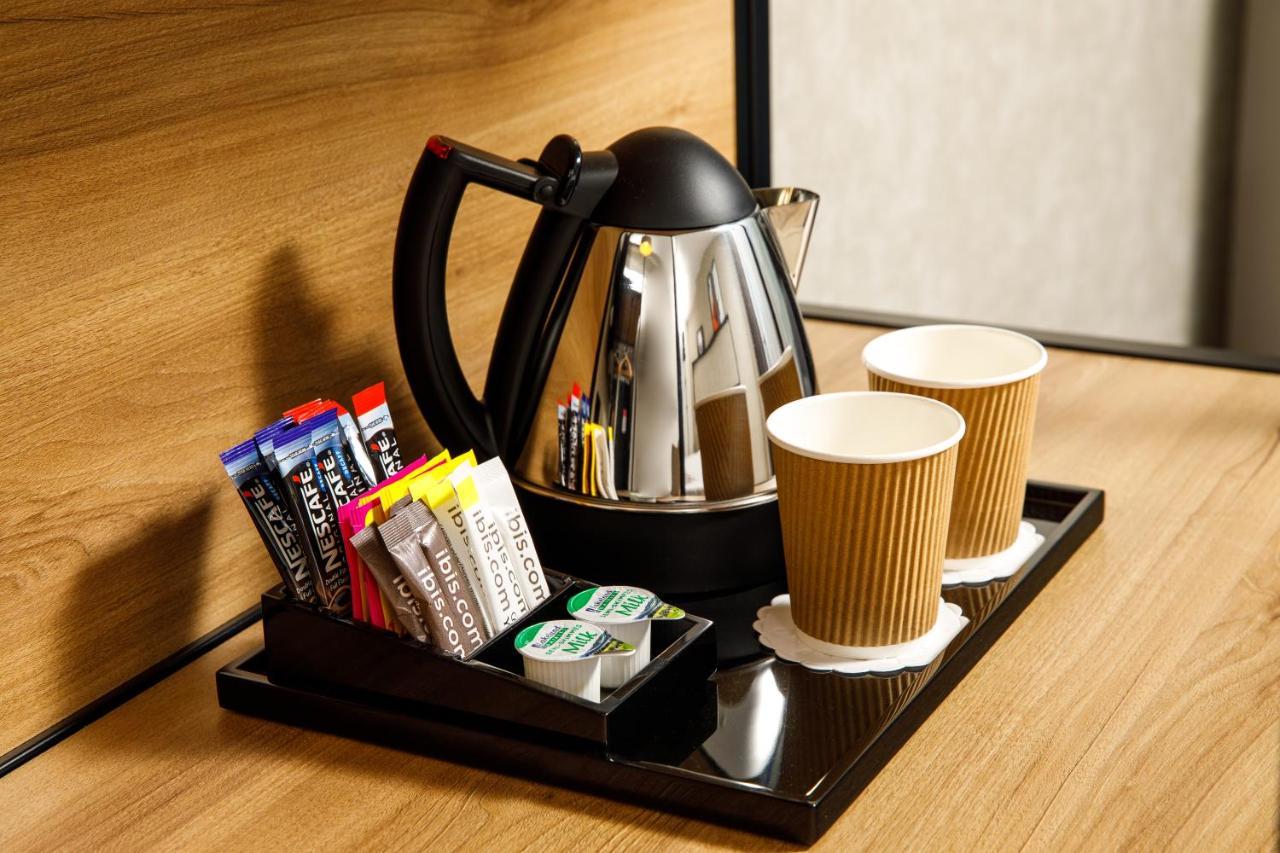 Отель Ibis London Sutton Point Экстерьер фото
