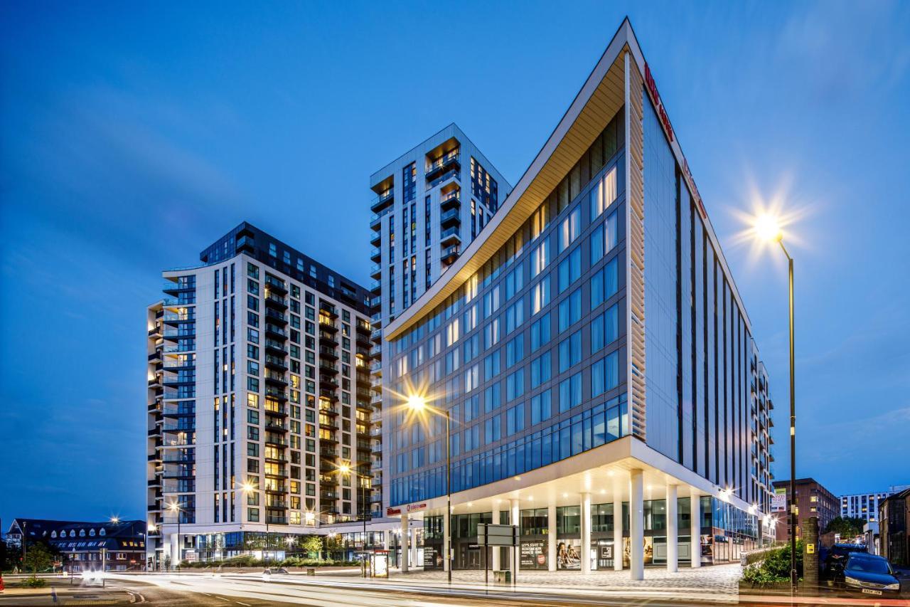 Отель Ibis London Sutton Point Экстерьер фото