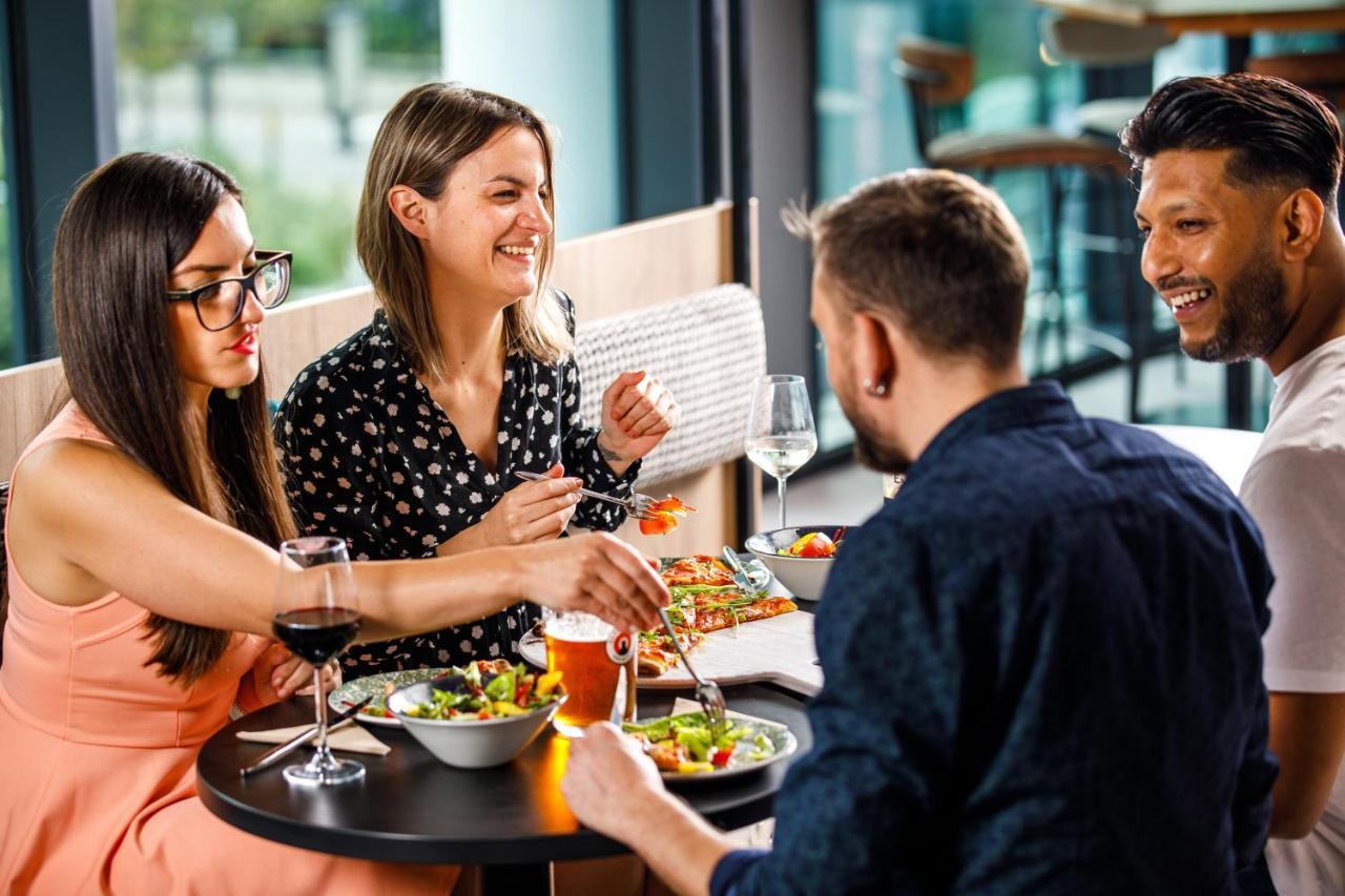 Отель Ibis London Sutton Point Экстерьер фото