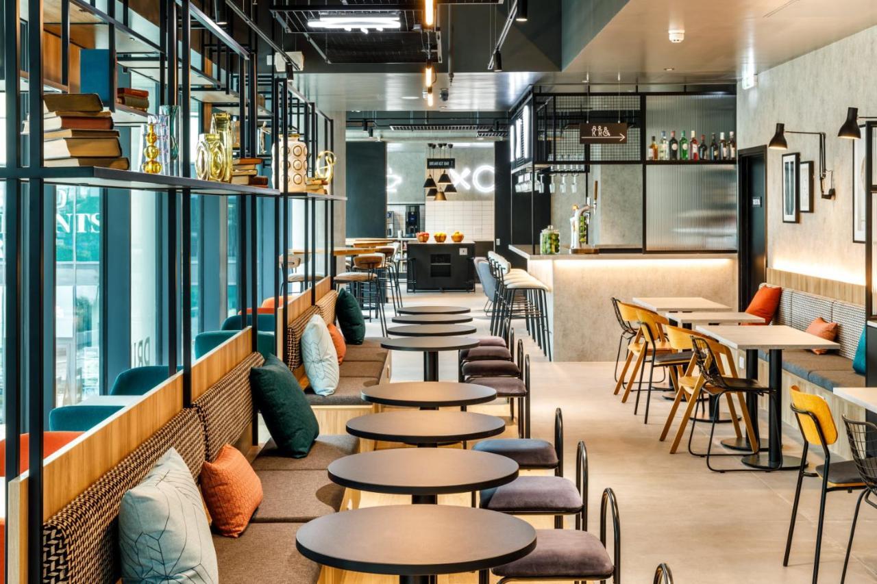 Отель Ibis London Sutton Point Экстерьер фото