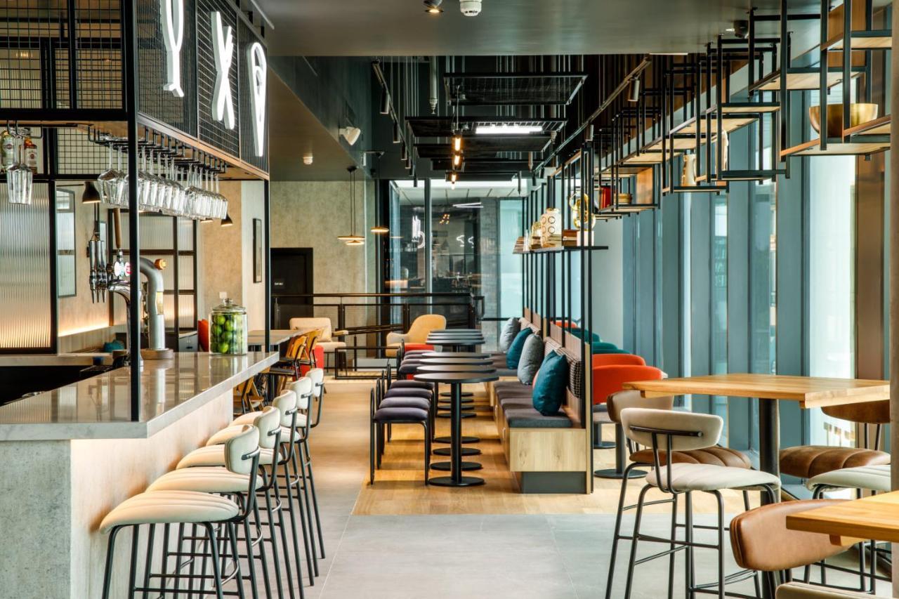 Отель Ibis London Sutton Point Экстерьер фото