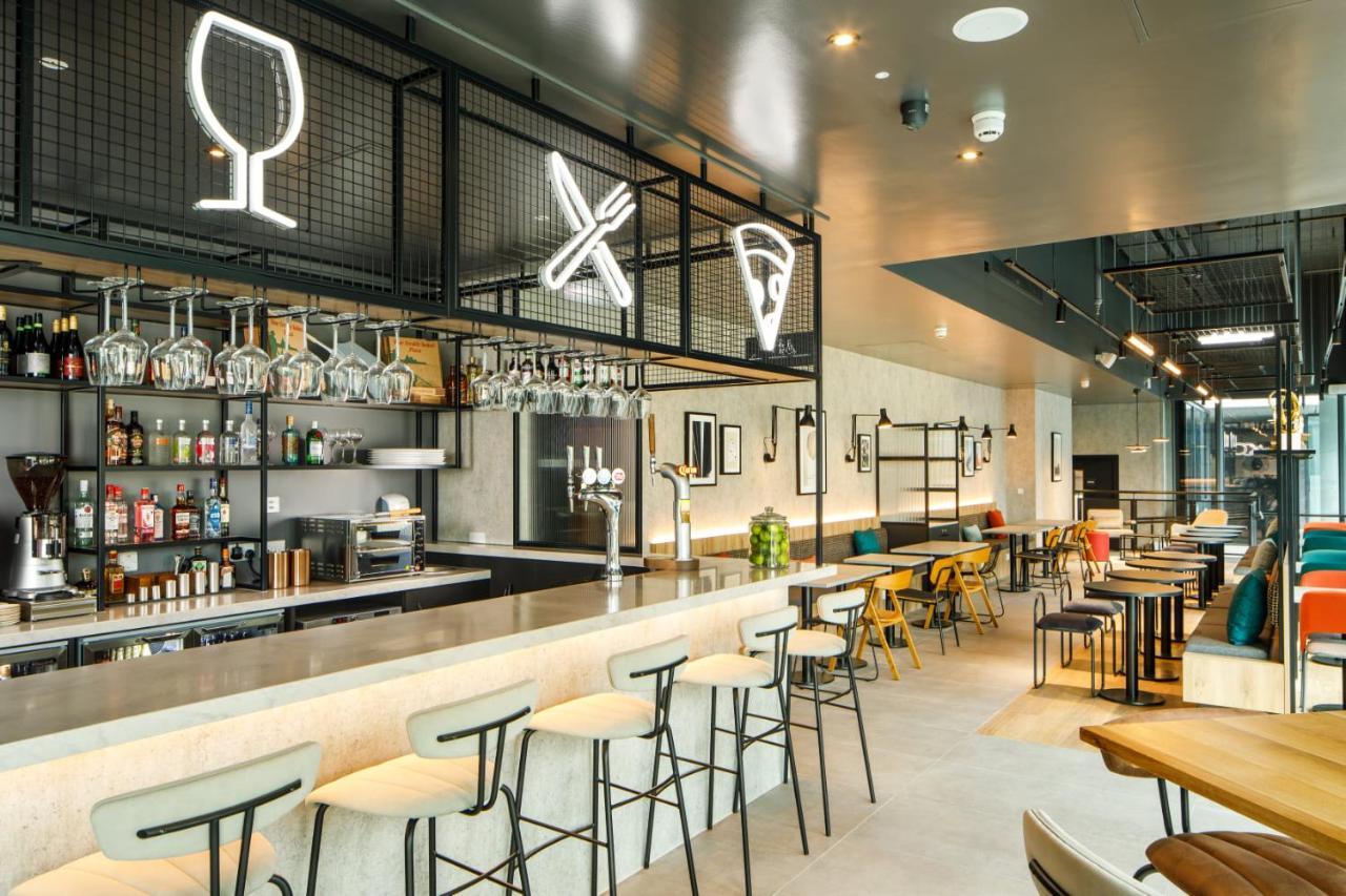 Отель Ibis London Sutton Point Экстерьер фото