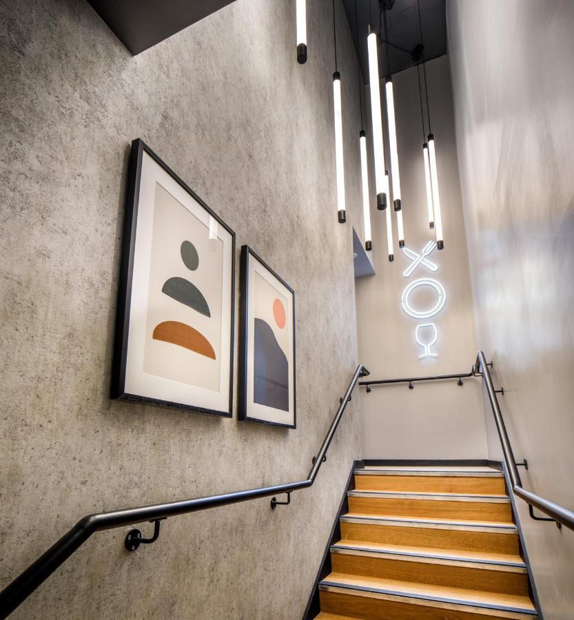 Отель Ibis London Sutton Point Экстерьер фото