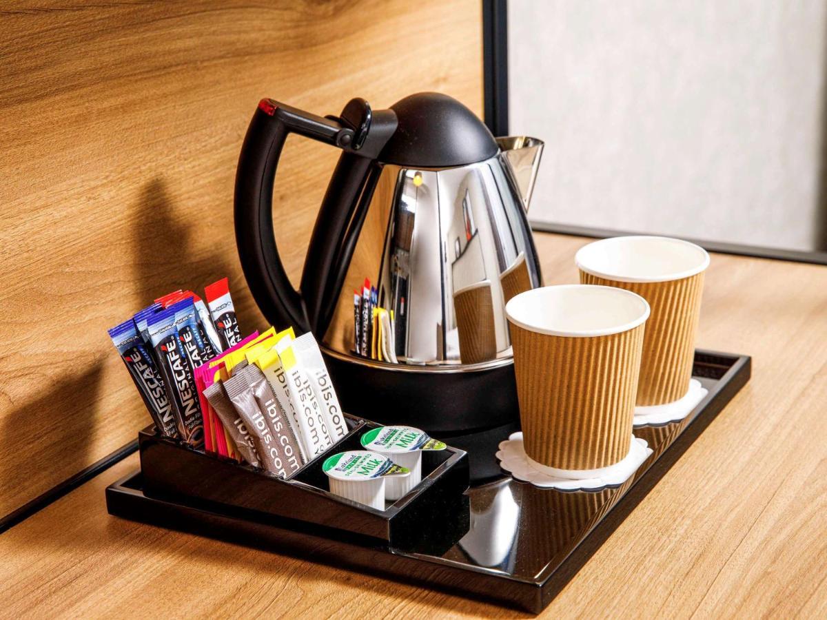 Отель Ibis London Sutton Point Экстерьер фото