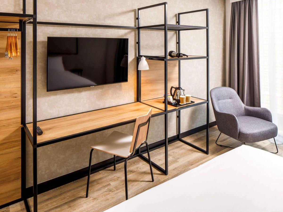 Отель Ibis London Sutton Point Экстерьер фото