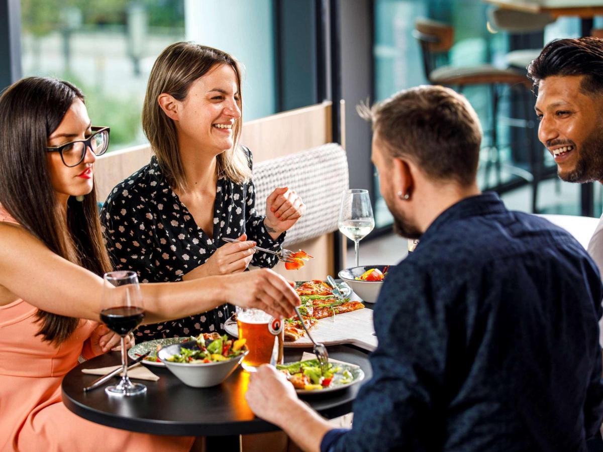 Отель Ibis London Sutton Point Экстерьер фото